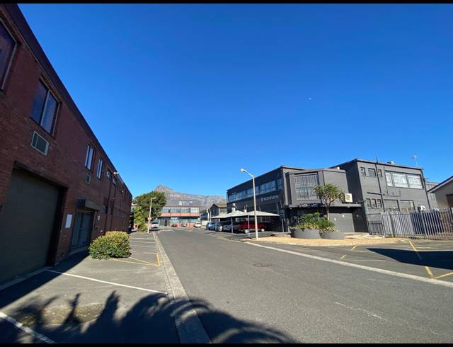 1,111M² WAREHOUSE TO LET IN PAARDEN EILAND